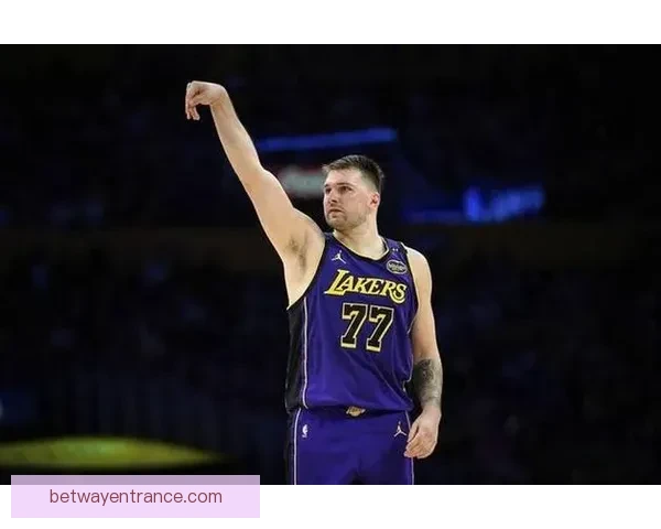 湖人横扫骑士迎四连胜 东契奇复出豪取42分哈登贡献17分